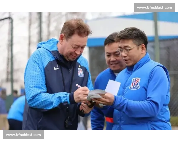 斯卢茨基直指申花失常根源:压力压垮争冠之心 斯卢茨基直指申花失常根源:压力压垮争冠之心