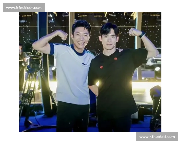 张博恒社媒晒银：路灯下的路，通向新周期